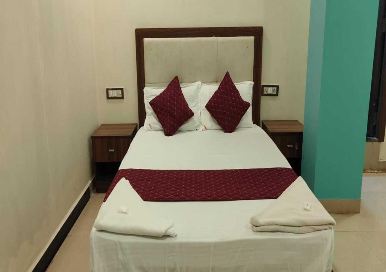 OYO 43474 Hotel Blue Sky Mumbai Exterior foto