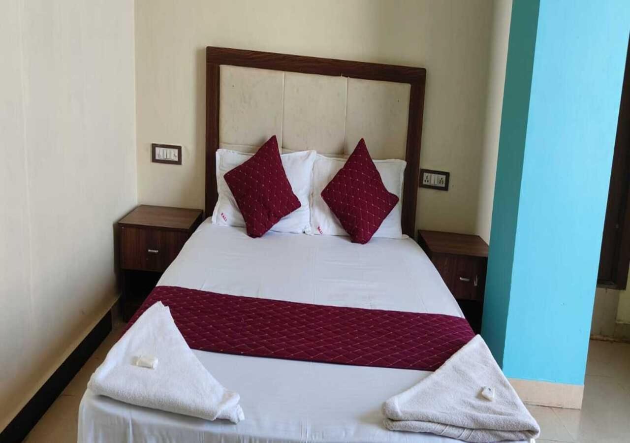 OYO 43474 Hotel Blue Sky Mumbai Exterior foto