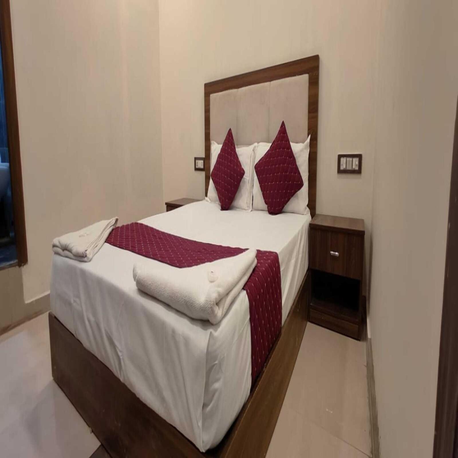 OYO 43474 Hotel Blue Sky Mumbai Exterior foto