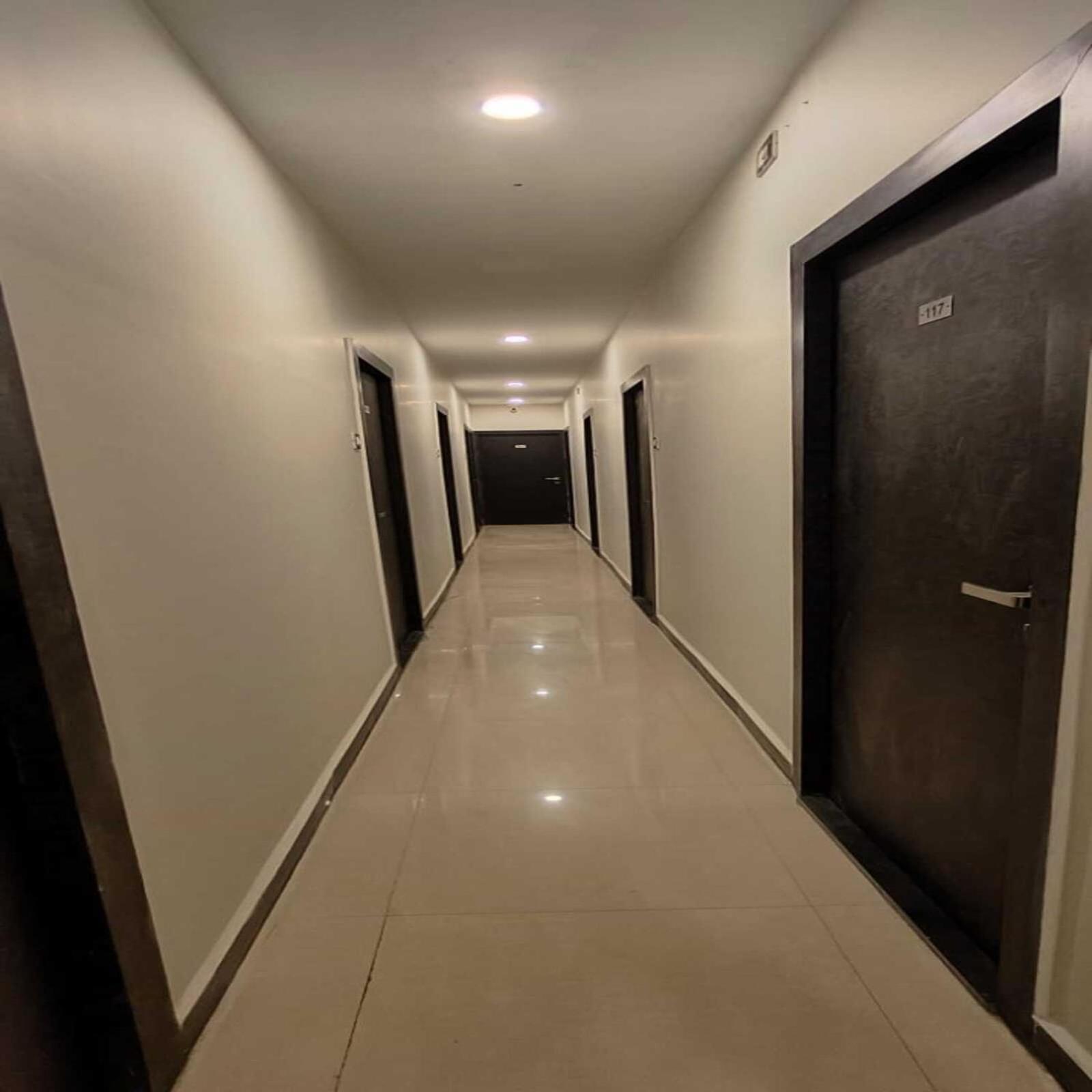 OYO 43474 Hotel Blue Sky Mumbai Exterior foto